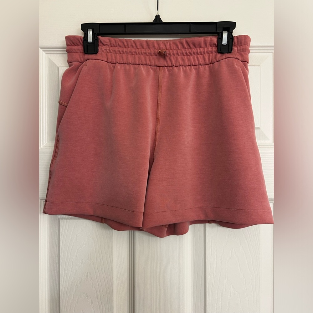 Lululemon Women’s Softstreme Shorts, size 6